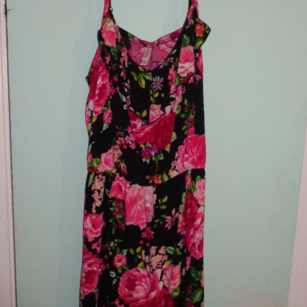 Floral, empire and, single layer cuff on top